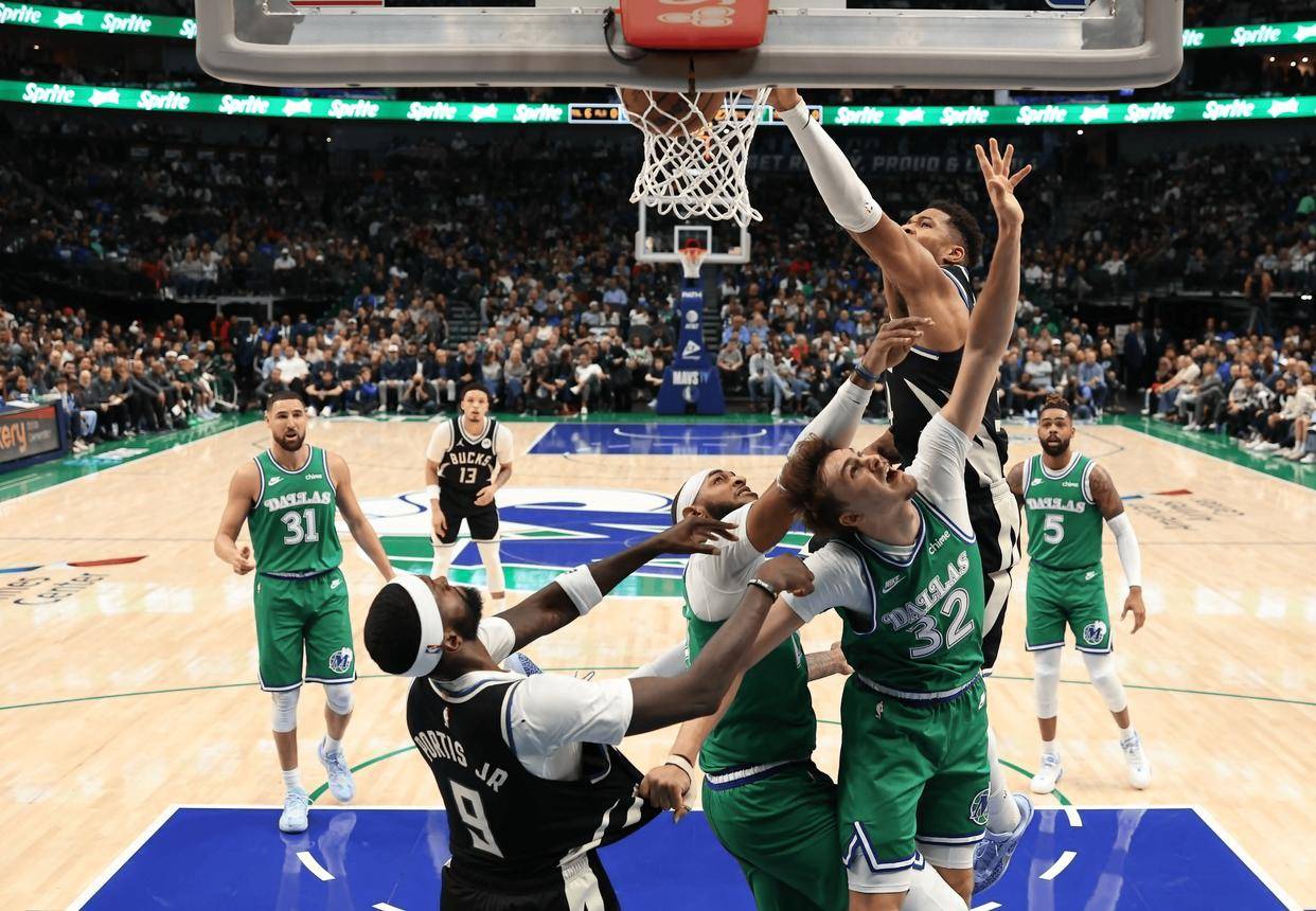 真人娱乐-密尔沃基雄鹿训练开放日，赛后主帅复盘引欢呼，欧冠在即，团队化学反应显著的简单介绍